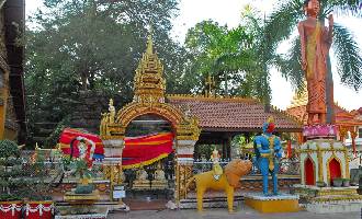 Wat Si Muang - Lowest Flight Fares Wat Si Muang