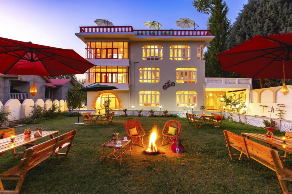 Zostel Srinagar Hotel
