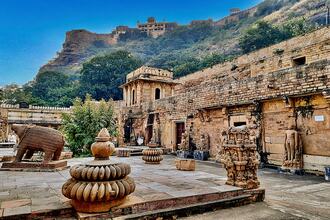 Gujari Mahal Gwalior - Lowest Flight Fares Gujari Mahal Gwalior