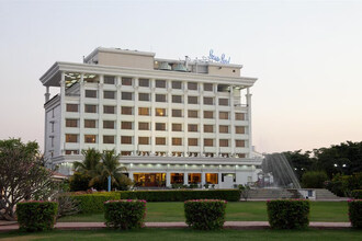 Sun-n-Sand Suites Hotel Shirdi