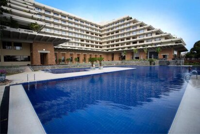 Cinnamon Lakeside Hotel Colombo - Lowest Flight Fares Cinnamon Lakeside Hotel Colombo