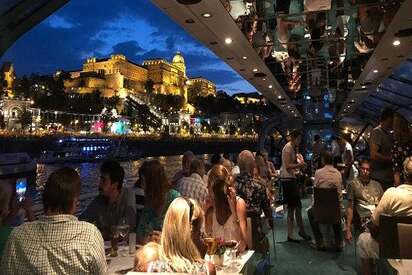 Crucero con cena a la luz de las velas de Legenda City Cruises, Budapest