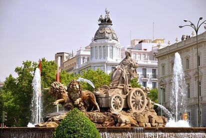 Fuente de Cibeles y Gran Via Madrid