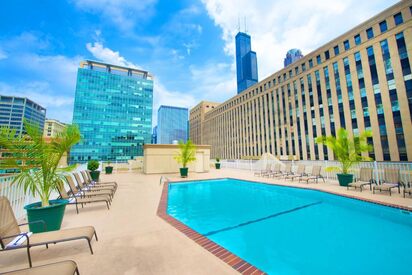 Holiday Inn & Suites Hotel Chicago - Lowest Flight Fares Holiday Inn & Suites Hotel Chicago