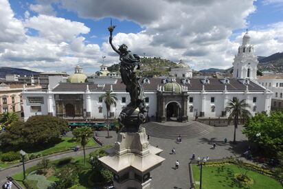 Plaza-Grande-Quito