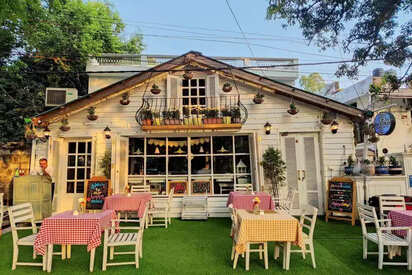 cafe de piccolo dehradun 