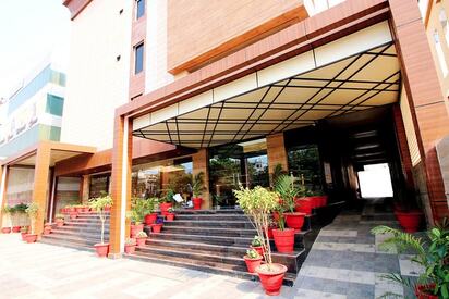 Click Collection Pinnacle Lucknow Hotel - Lowest Flight Fares Click Collection Pinnacle Lucknow Hotel
