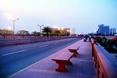 Marine Drive Lucknow - Lowest Flight Fares Marine Drive Lucknow