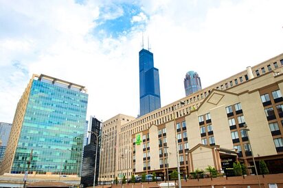 Holiday Inn & Suites chicago