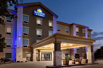 Days Inn & Suites