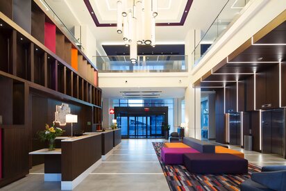 Holiday Inn & Suites Montreal Centre-Ville Ouest, an IHG Hotel