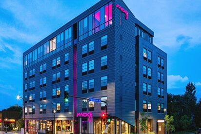 Moxy Minneapolis Uptown Hotel