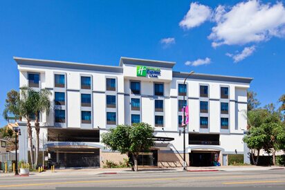 Holiday Inn Express & Suites Hollywood Walk of Fame, an IHG Hotel