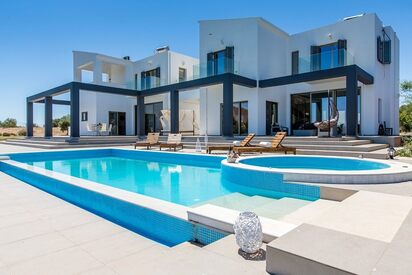 Luxurious house with jacuzzi & BBQ Guayaquil - Lowest Flight Fares Luxurious house with jacuzzi & BBQ Guayaquil