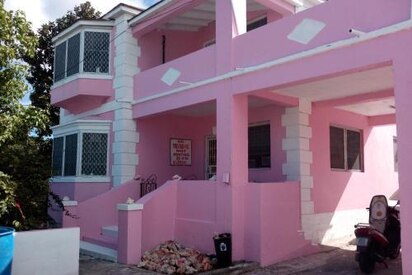 Da Pink and White Palace