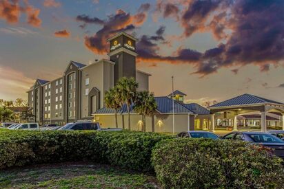 La Quinta Inn & Suites by Wyndham