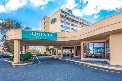 La Quinta Inn & Suites by Wyndham