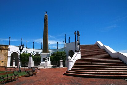 Paseo de las Bóvedas & Plaza de Francia