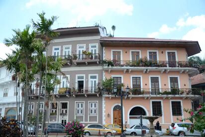 Stroll through the streets of Casco Viejo(old quarters)