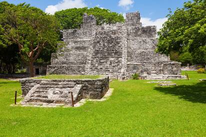 Zona arqueológica de El Meco Cancun 