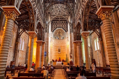 La Plaza Bolívar y la Catedral La Señora de Nuestra Pobreza Pereira 