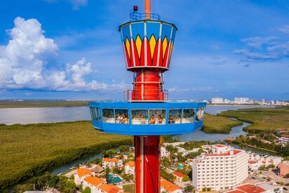 Subir a la Torre Escénica y al Xcaret Cancun