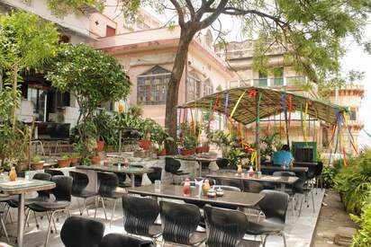 pizzeria vaatika cafe varanasi 