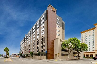 La Quinta Inn & Suites by Wyndham LAX Los Angeles 