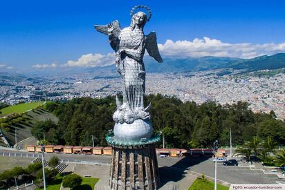 Visitar la Virgen del Panecillo Ecuador 