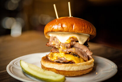 Au Cheval Chicago - Lowest Flight Fares Au Cheval Chicago
